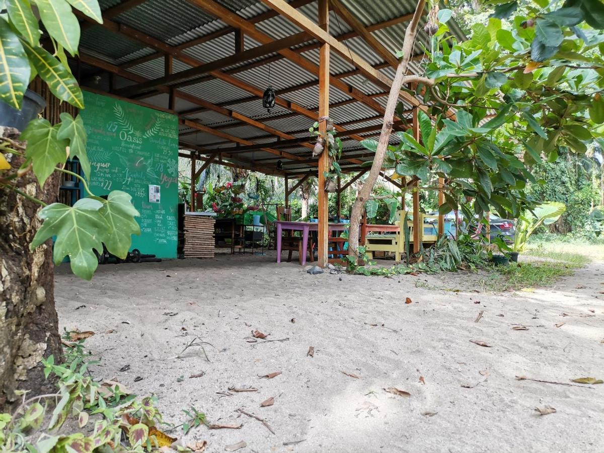 Oasis Beachfront Hostel Пуерто Лимон Екстериор снимка