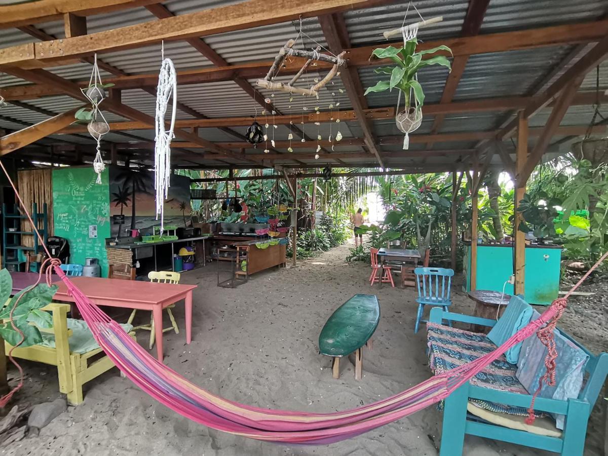 Oasis Beachfront Hostel Пуерто Лимон Екстериор снимка