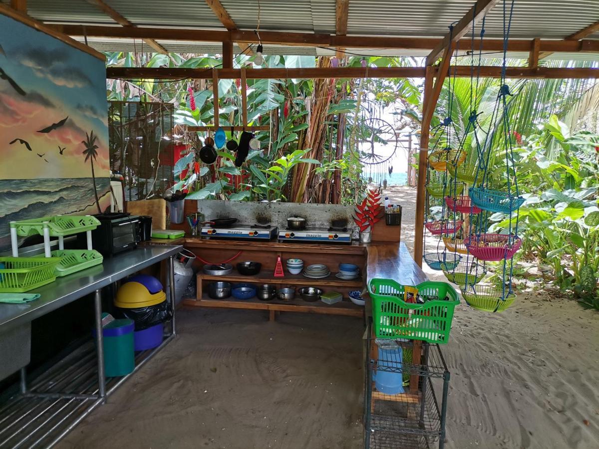 Oasis Beachfront Hostel Пуерто Лимон Екстериор снимка