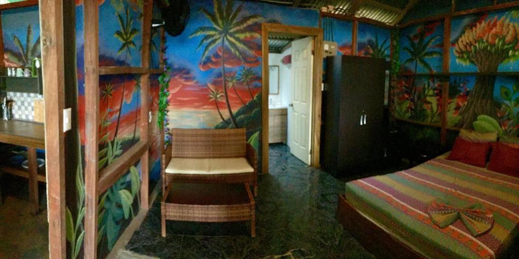Oasis Beachfront Hostel Пуерто Лимон Екстериор снимка