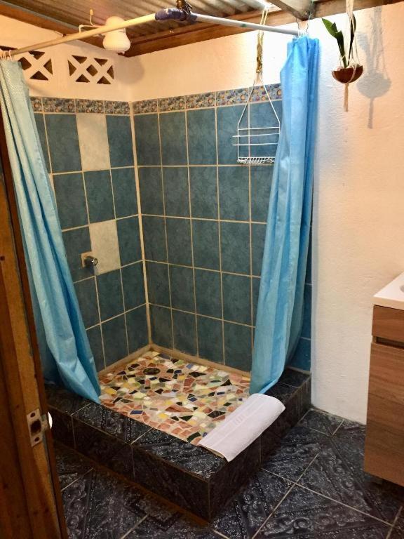 Oasis Beachfront Hostel Пуерто Лимон Екстериор снимка